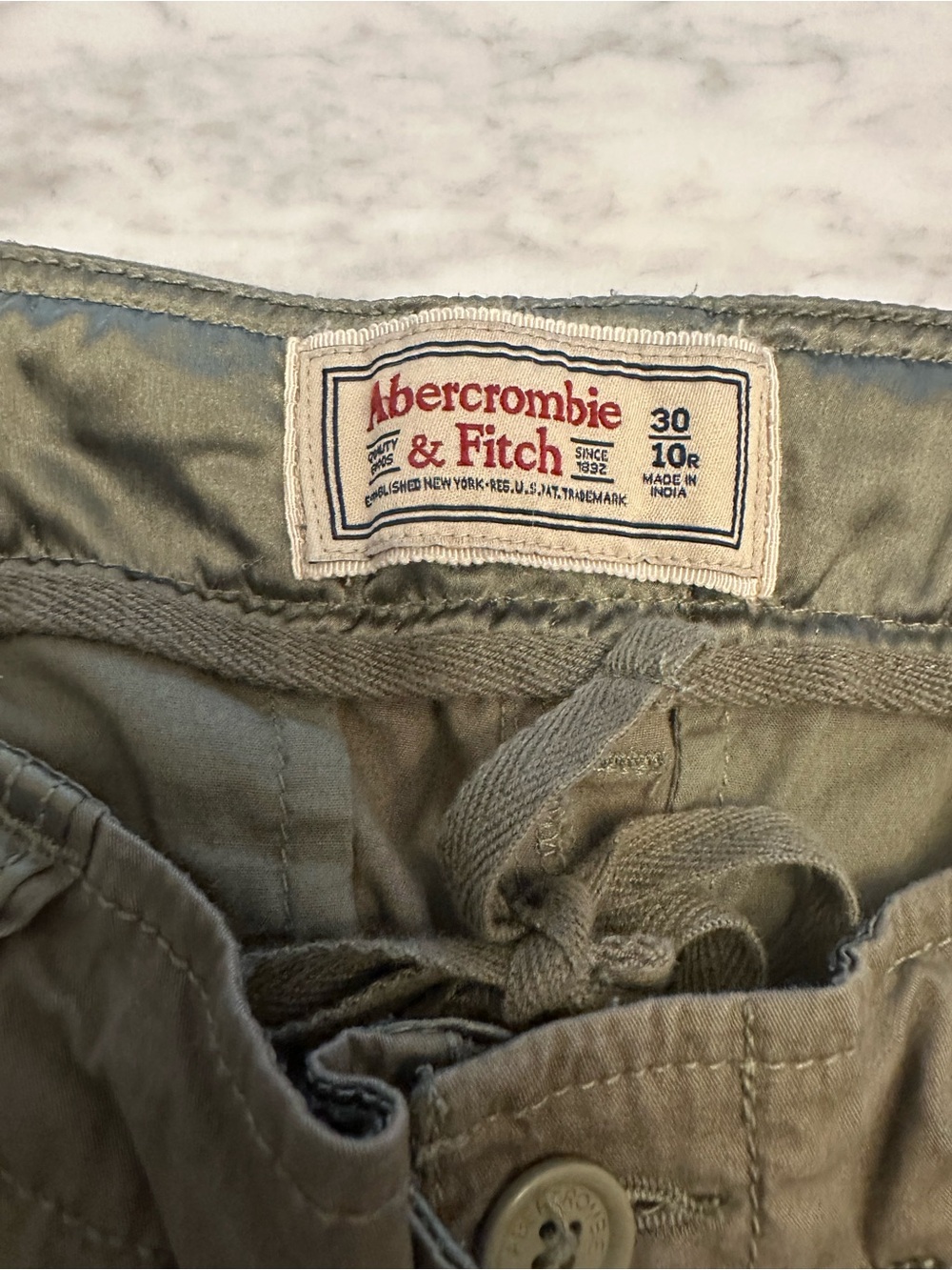 Abercrombie & Fitch Olive Cargo Satin Trim Pants Size 30/10 - Picture 9 of 11